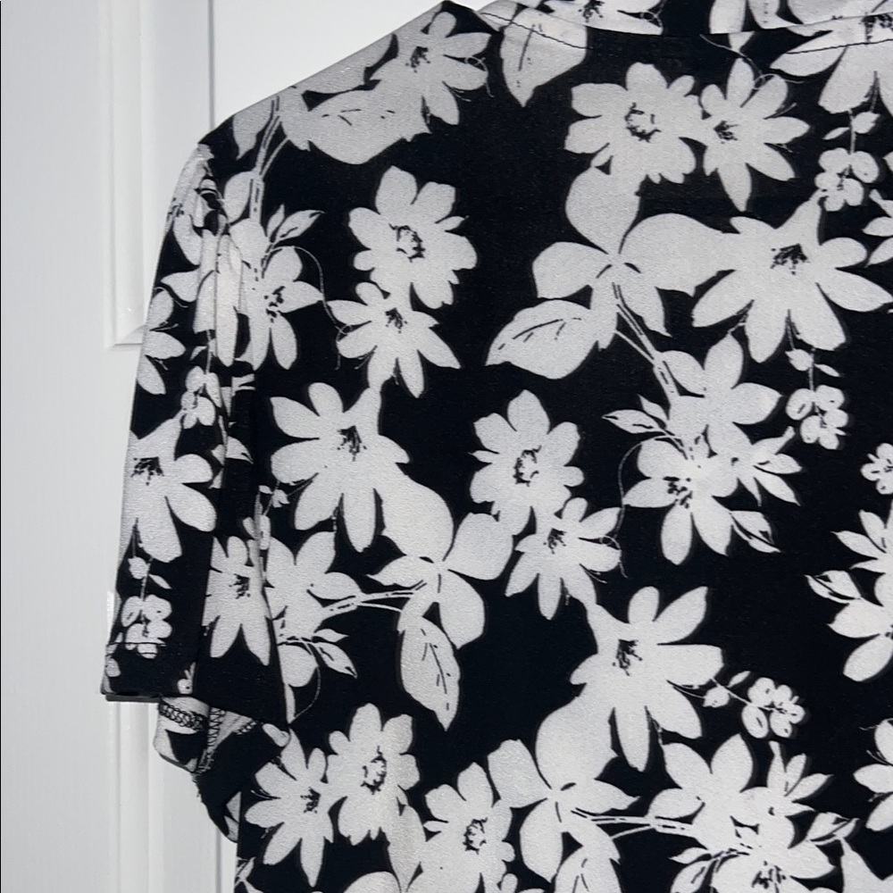 Adrienne Vittadini Monochrome Floral Tie-Neck Blouse - Picture 5 of 8